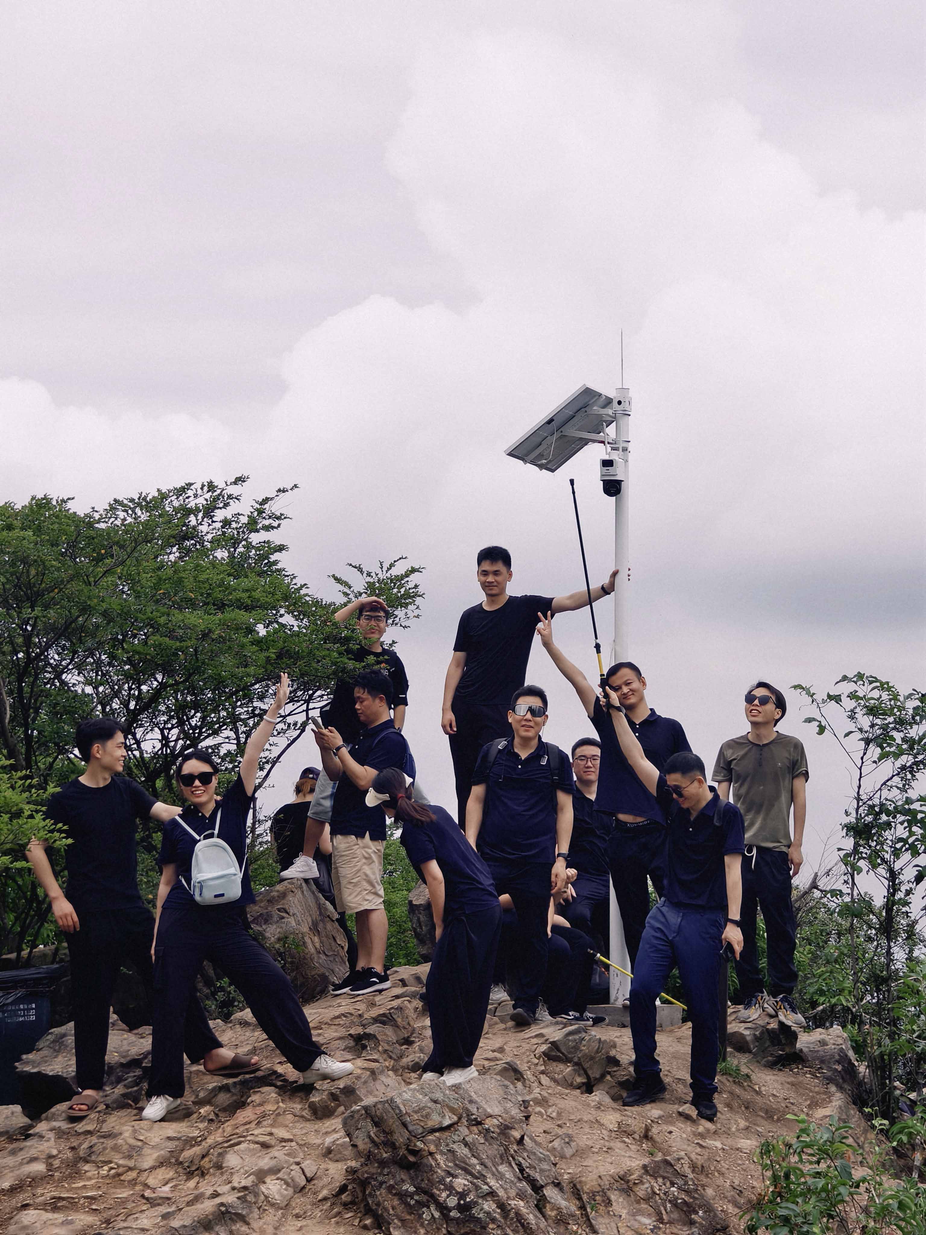 午夜精品福利网科技公司員工齊聚光明區蠄蜍石，開（kāi）啟活（huó）力爬山之旅暨團建活（huó）動(圖4)